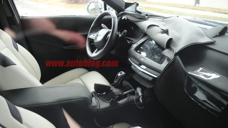 2019 Cadillac XT4 interior has actual buttons, no more touch-sensitive panel